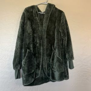 New with Tags sz small Zenana cozy sweater/sweater